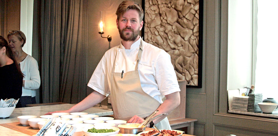 Oskar Pettersson kock på Matbordet på restaurang Mathias Dahlgren. 